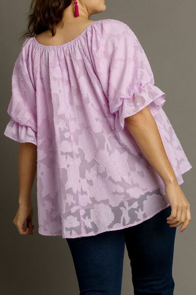 Blusa Umgee de talla grande con cuello redondo, mangas abullonadas y volantes en jacquard