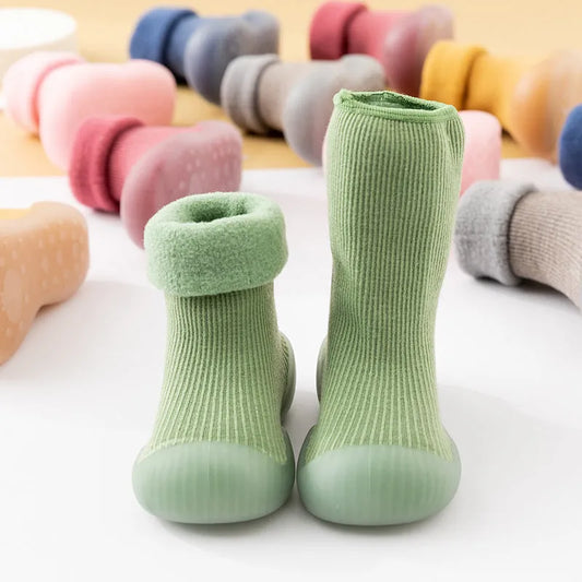 Chaussettes et chaussures chaudes de neige d'intérieur - Enfance-Heureuse