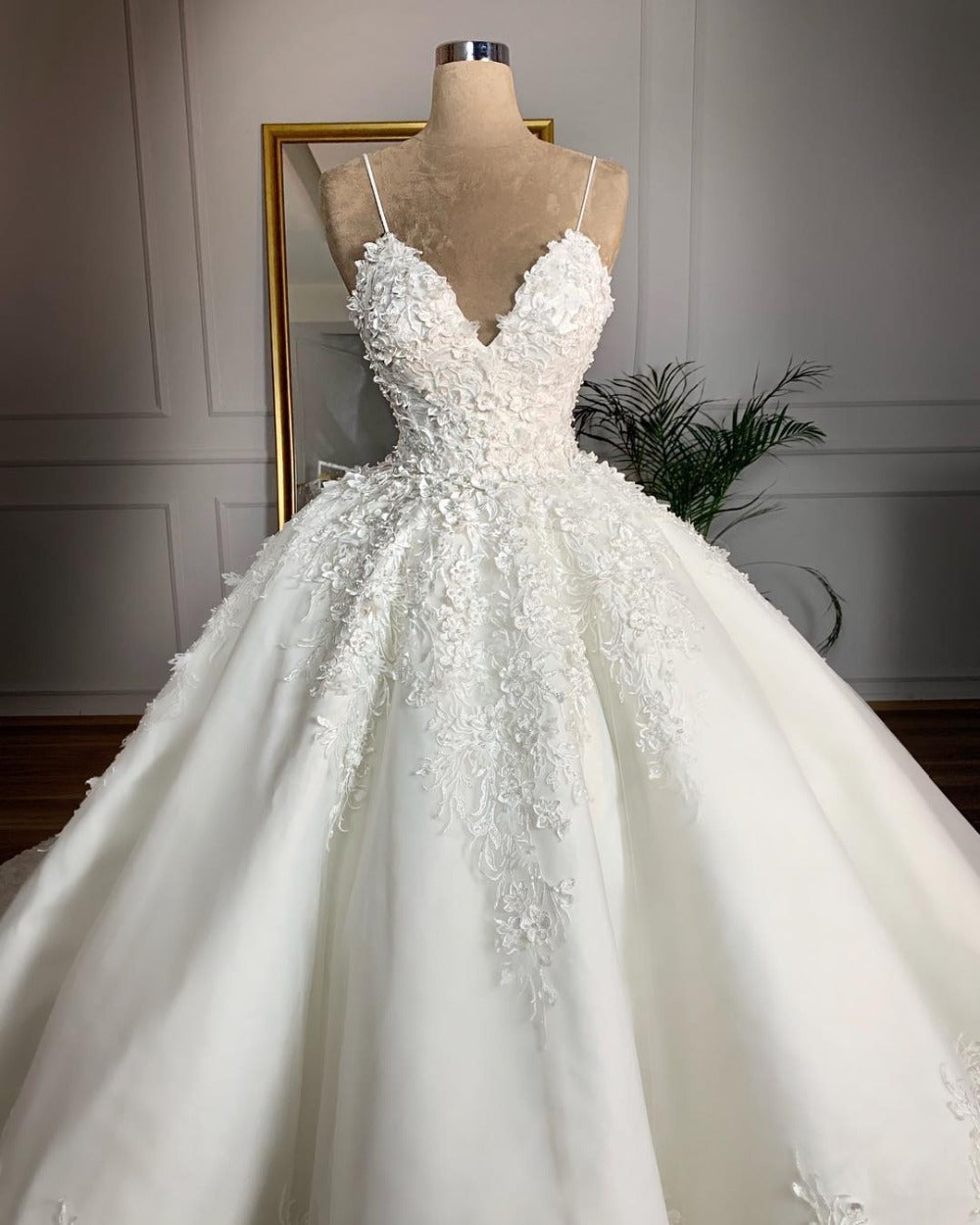 Deep V-neck Sexy Lace Floor-length Wedding Dress Romantic Aura Dignified Wedding Banquet Welcome 2024 New Spring - Enfance-Heureuse
