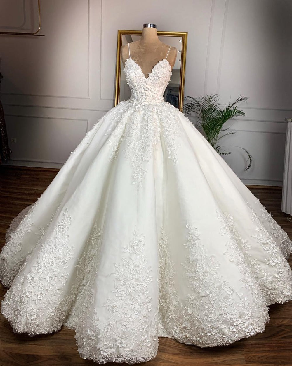 Deep V-neck Sexy Lace Floor-length Wedding Dress Romantic Aura Dignified Wedding Banquet Welcome 2024 New Spring - Enfance-Heureuse