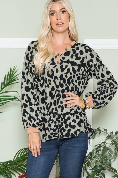 Blusa Celeste de manga larga con cuello en V y estampado de leopardo en talla grande