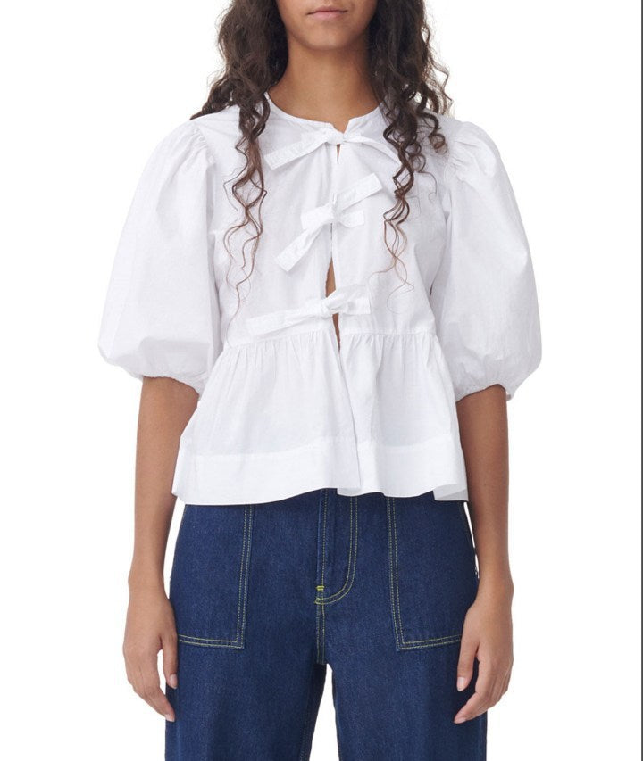 Camisa estampada de moda con media manga y cordones