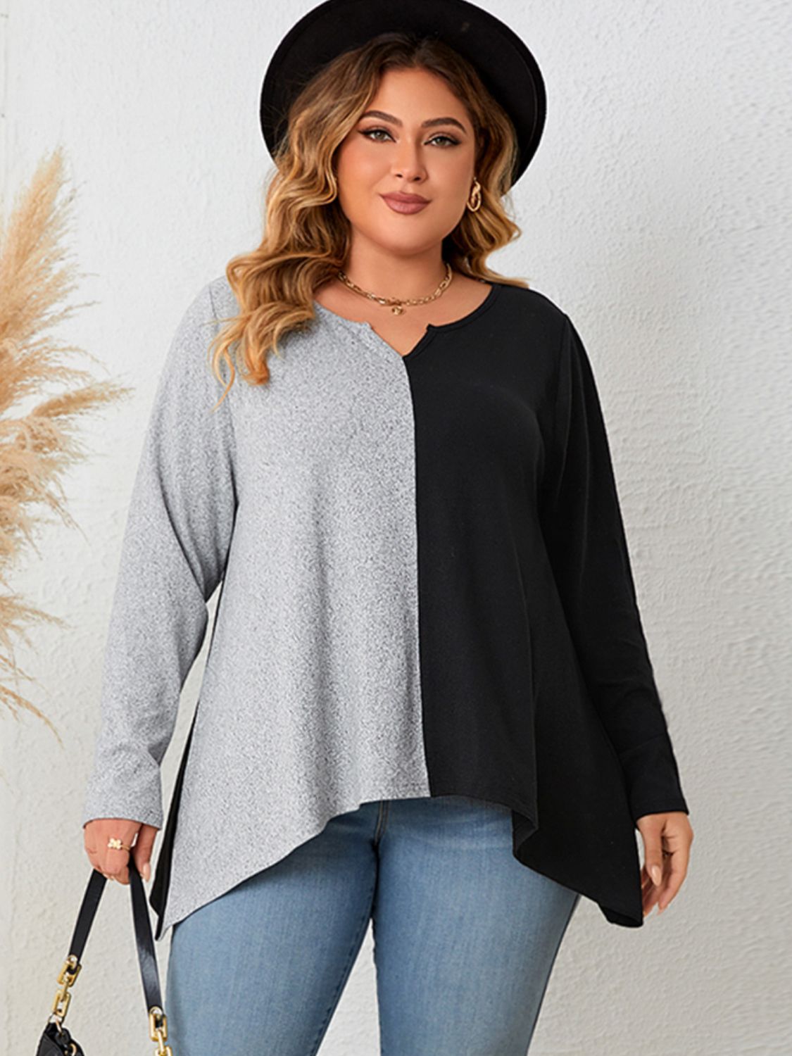 Honey Plus Size Contrast Notched Neck T-Shirt - Enfance-Heureuse
