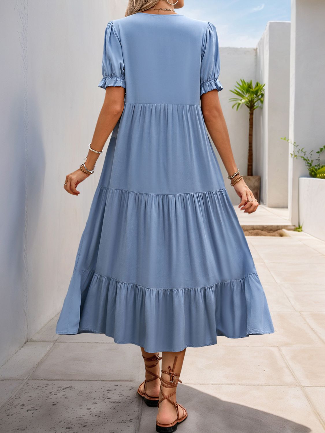 Robe midi à manches courtes et boutons décoratifs Perfee